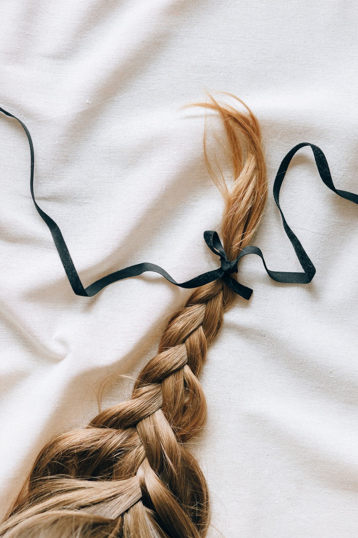 Healthy hair strands after a conditioning treatment